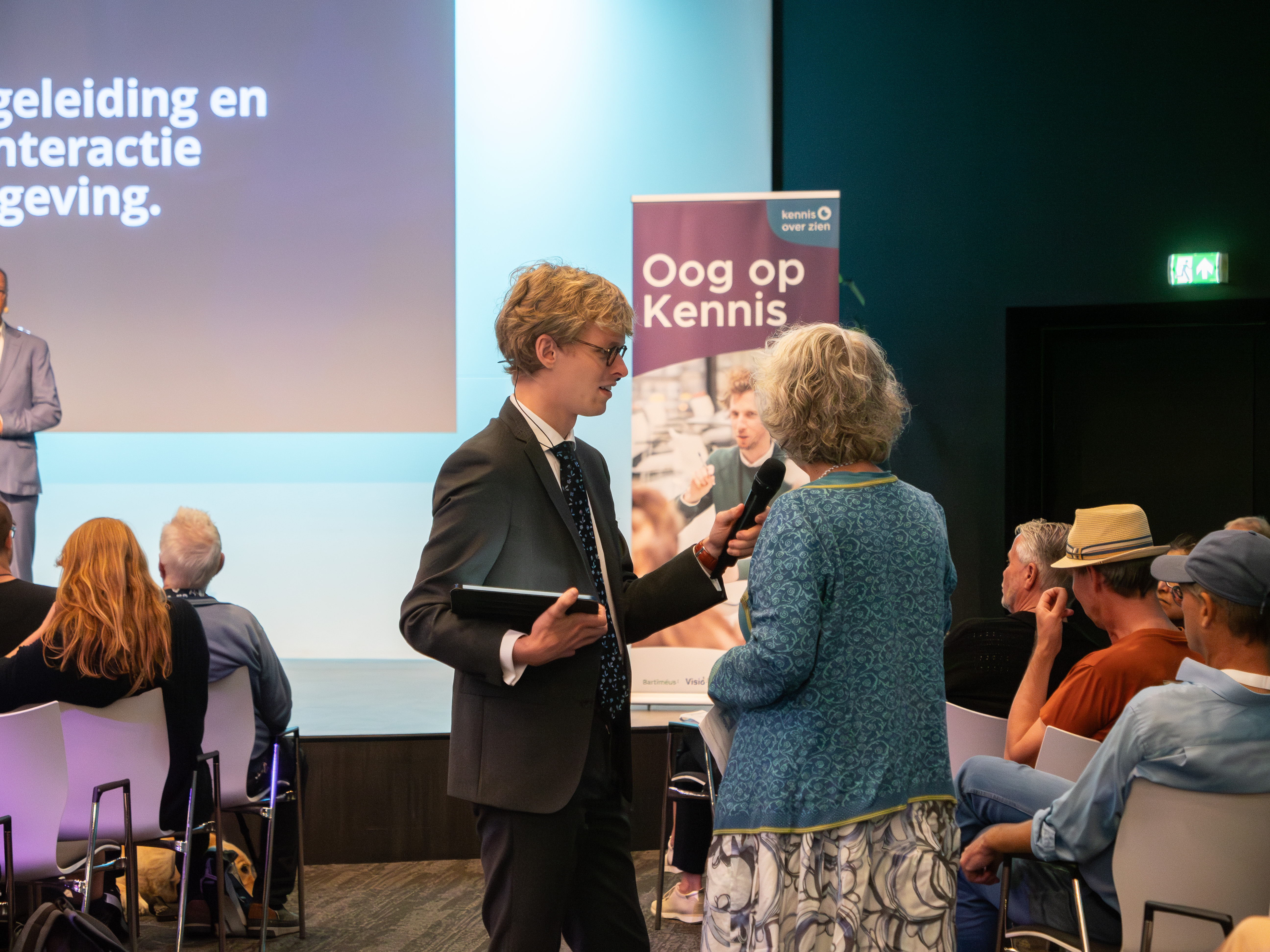 Foto van Thijs de Lange met bezoeker